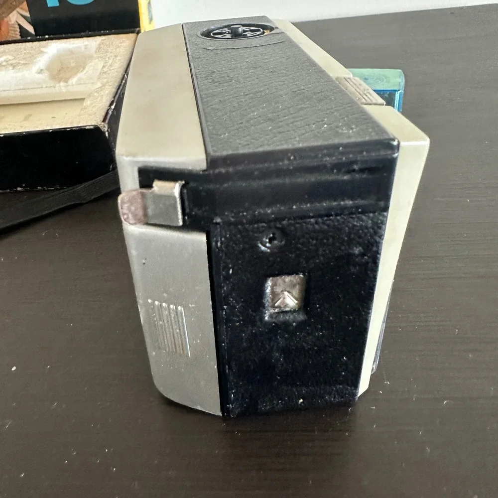 Vintage Kodak Instamatic 104 Camera Color Outfit with Box and GE Flashcube